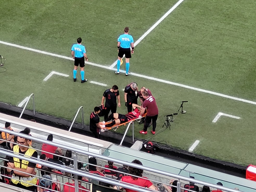 Vitor Roque maca Athletico x Inter — Foto: Flávio Darin/RPC