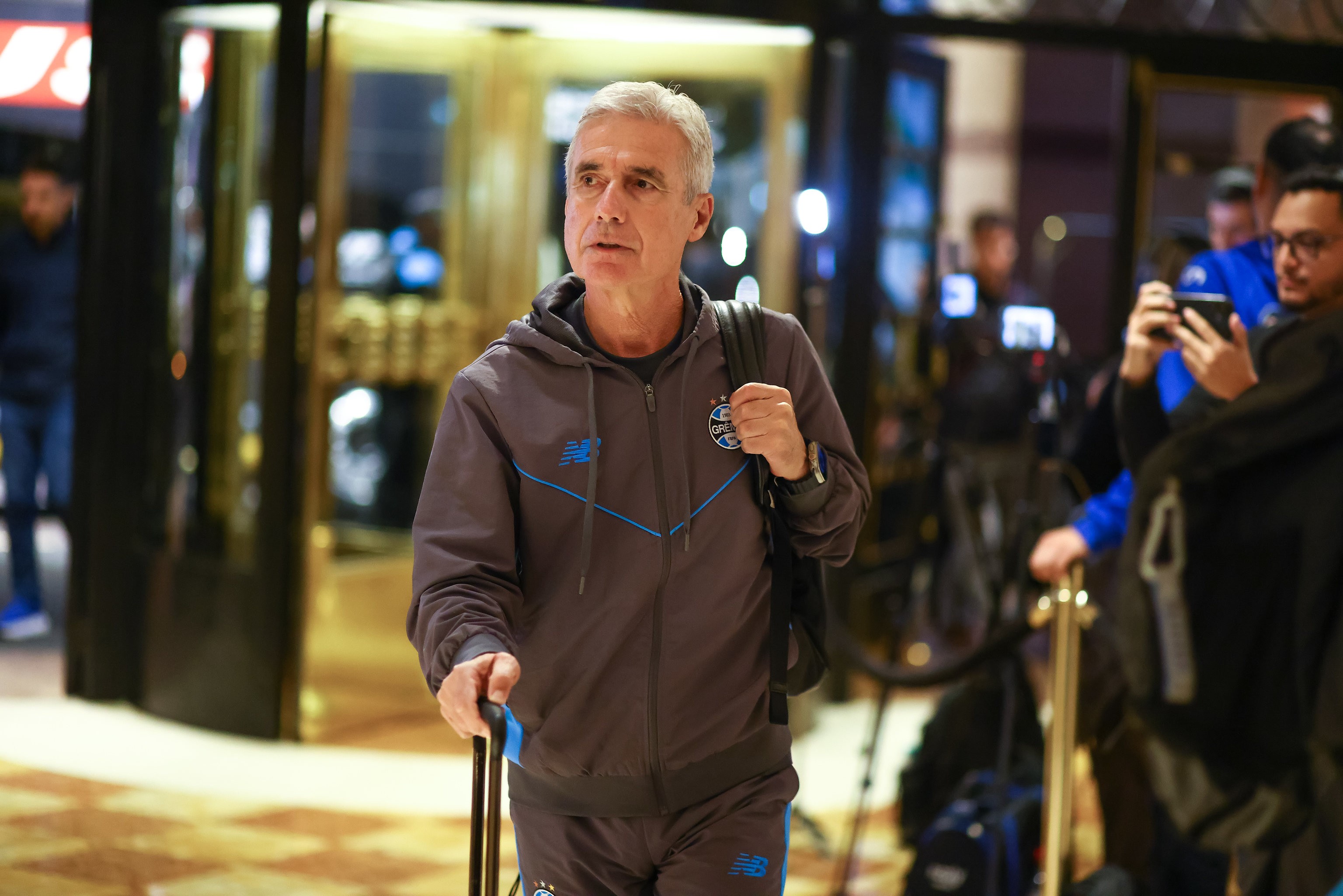 Grêmio ouve protesto na Argentina, e Castro conversa com torcedores | Ge