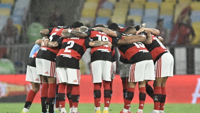 Jogadores do Flamengo reunidos antes do jogo com o Lanús