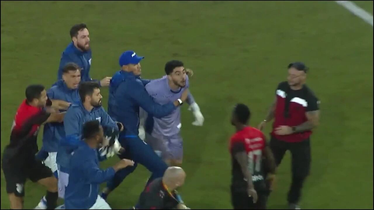 Athletico x Avaí: CBF divulga áudio do VAR de expulsões