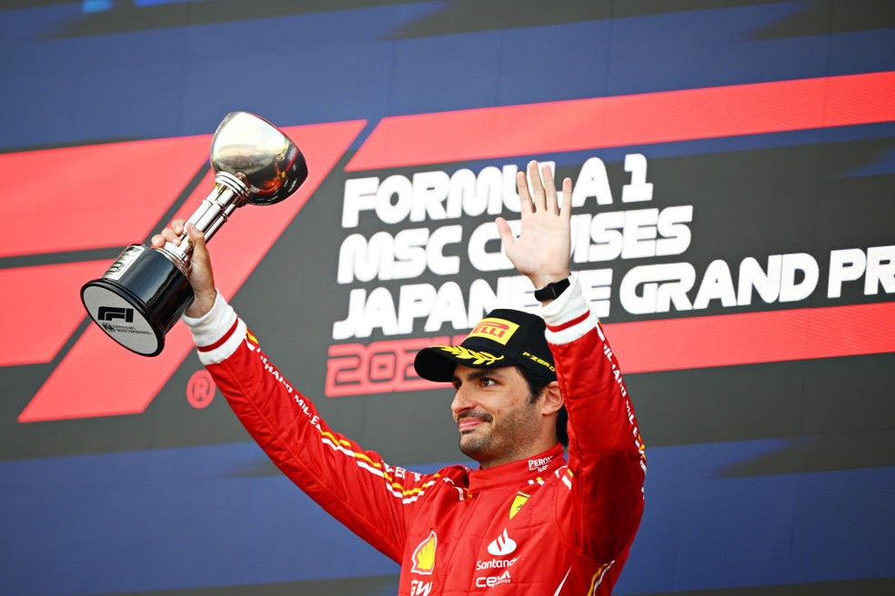 Carlos Sainz foi ao pódio no GP do Japão — Foto: Clive Mason/Getty Images