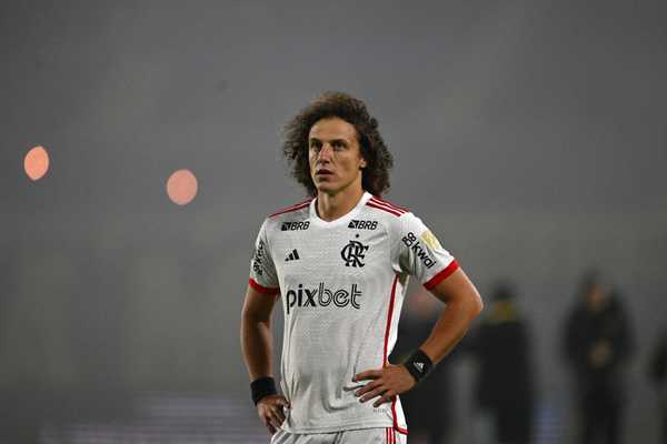 Flamengo deve renovar com David Luiz? Opinião de comentaristas e votação.