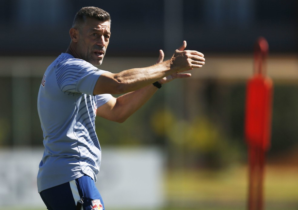 Técnico Pedro Caixinha em treino do Bragantino — Foto: Ari Ferreira/Red Bull Bragantino