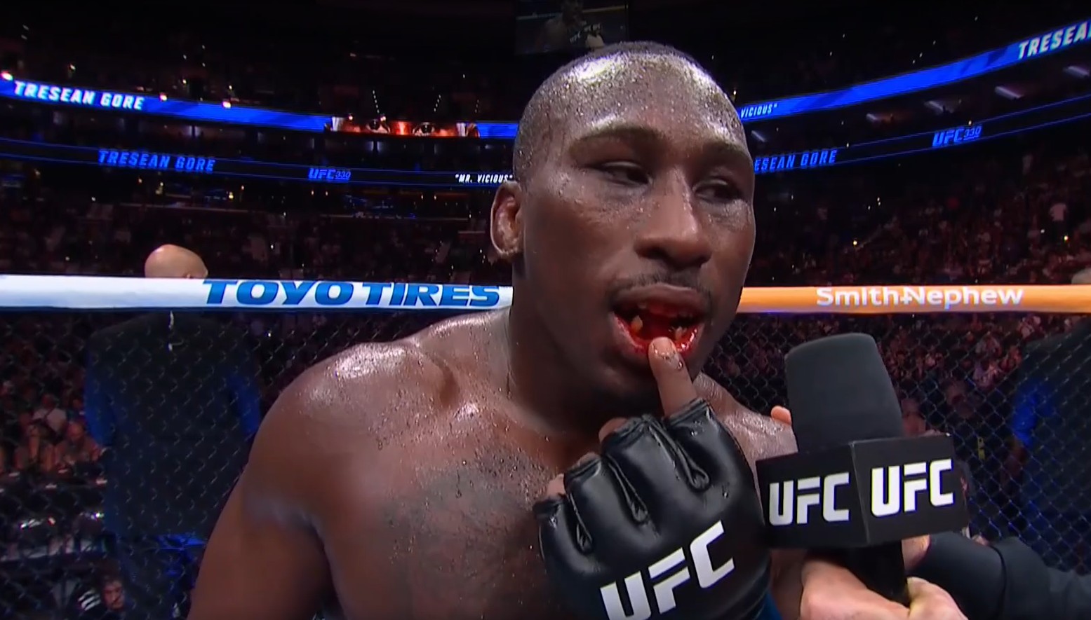UFC 330: Tresean Gore vence Vicente Luque, mas perde dentes e fica "banguela"