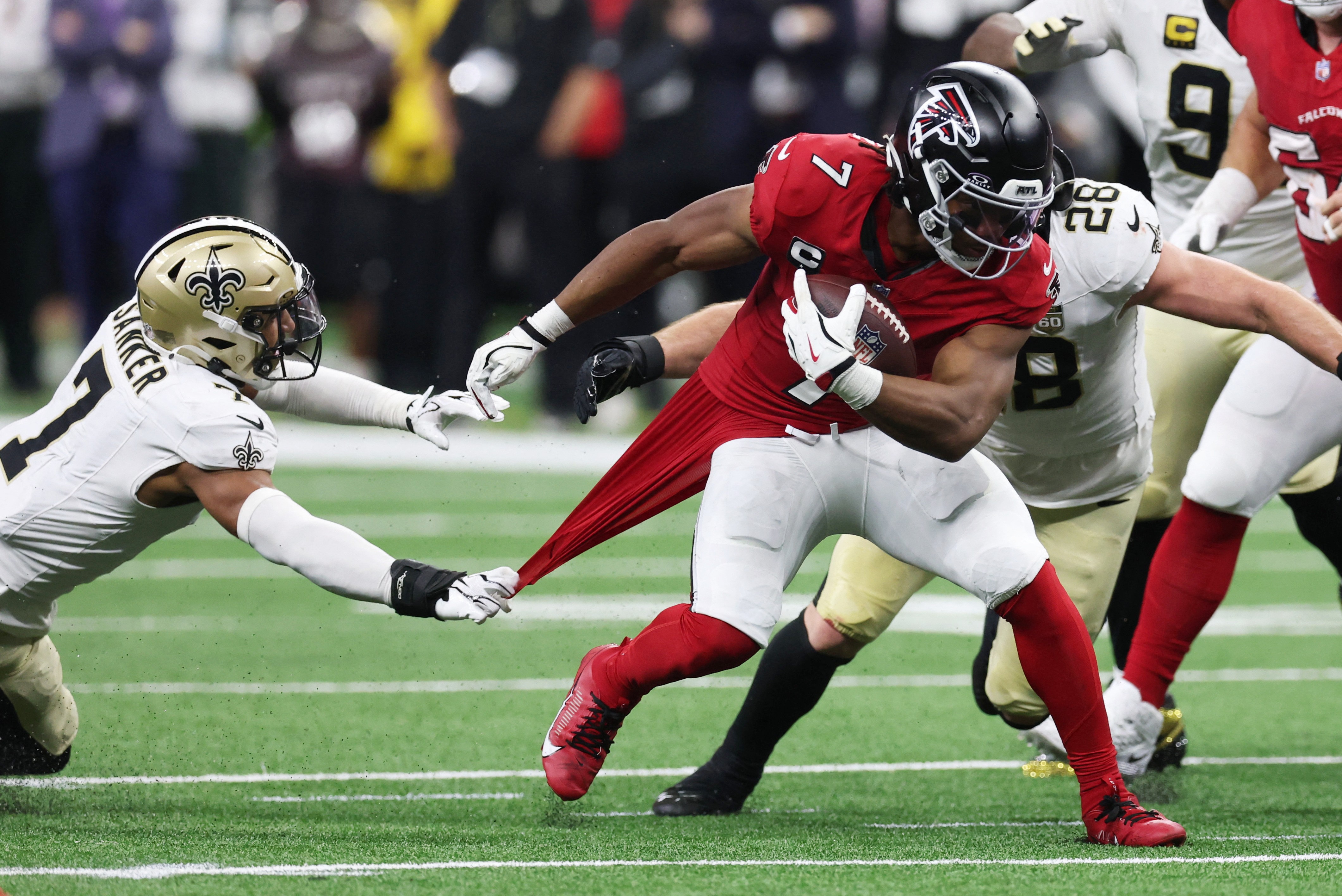 Falcons atropelam Saints com atuação de gala de dupla em jogo de 7 touchdowns corridos
