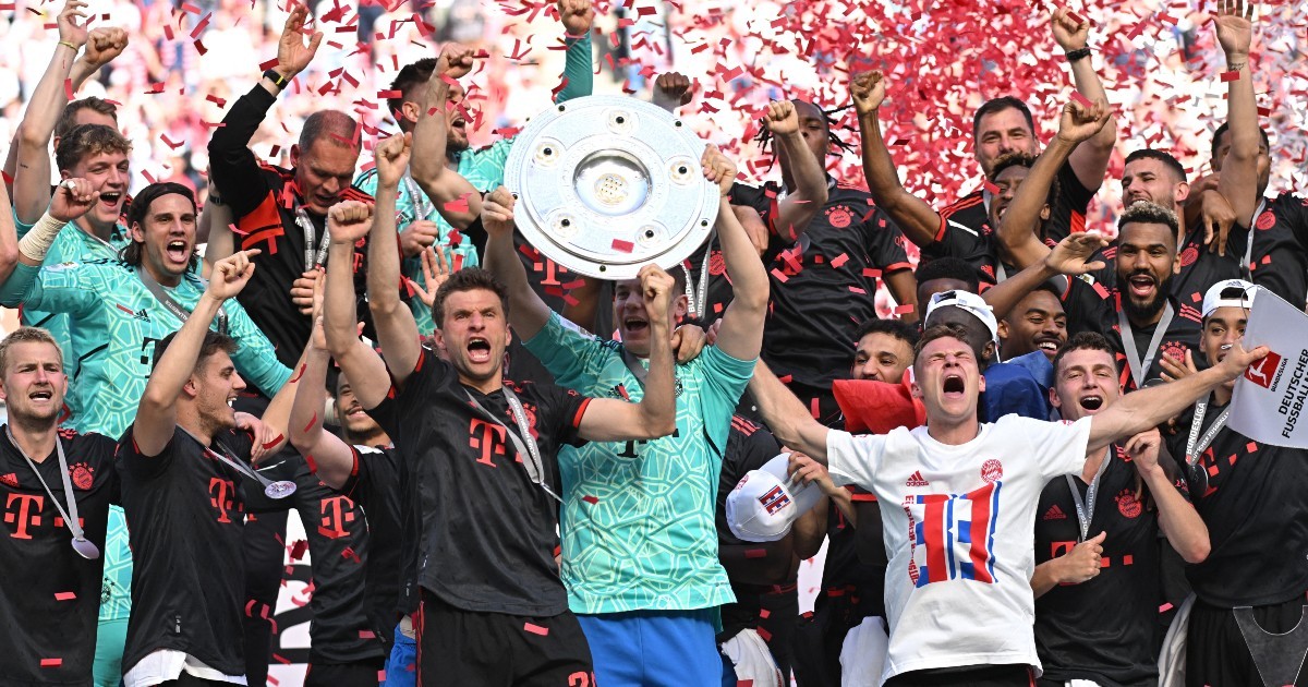 Bayern München gewinnt seinen 33. deutschen Titel;  siehe Liste der Champions |  Deutscher Fußball