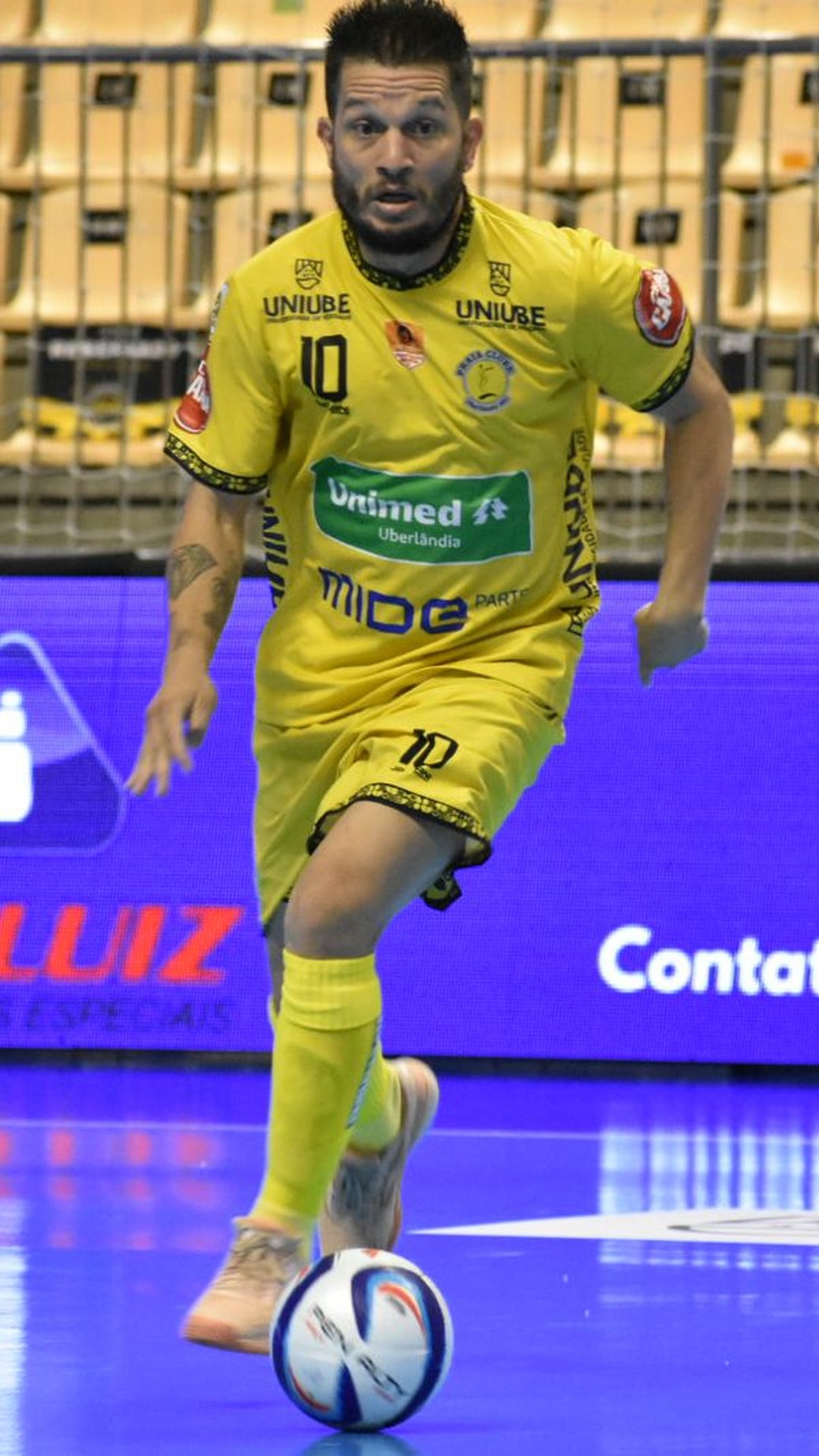 Ricardinho iguala feitos de Falc o e Manoel Tobias e ganha Bola de
