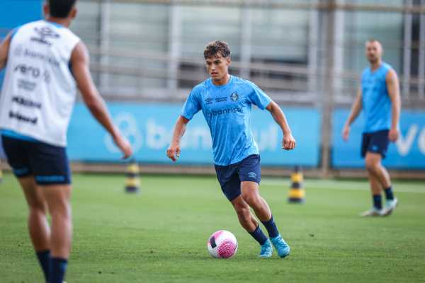 JOIA DA BASE NO RADAR! Tiaguinho, de 16 anos, impressiona Renato e pode ganhar espaço no Grêmio!
