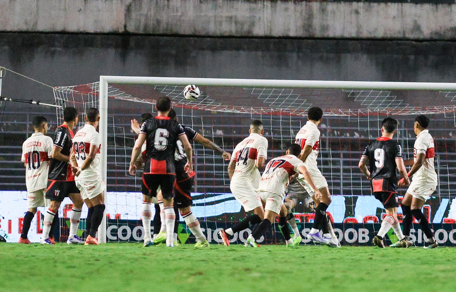 Botafogo-SP desafia tabu contra o CRB em Maceió