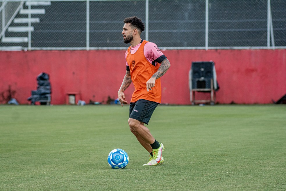 Wellington Nem treina com bola — Foto: Victor Ferreira/EC Vitória