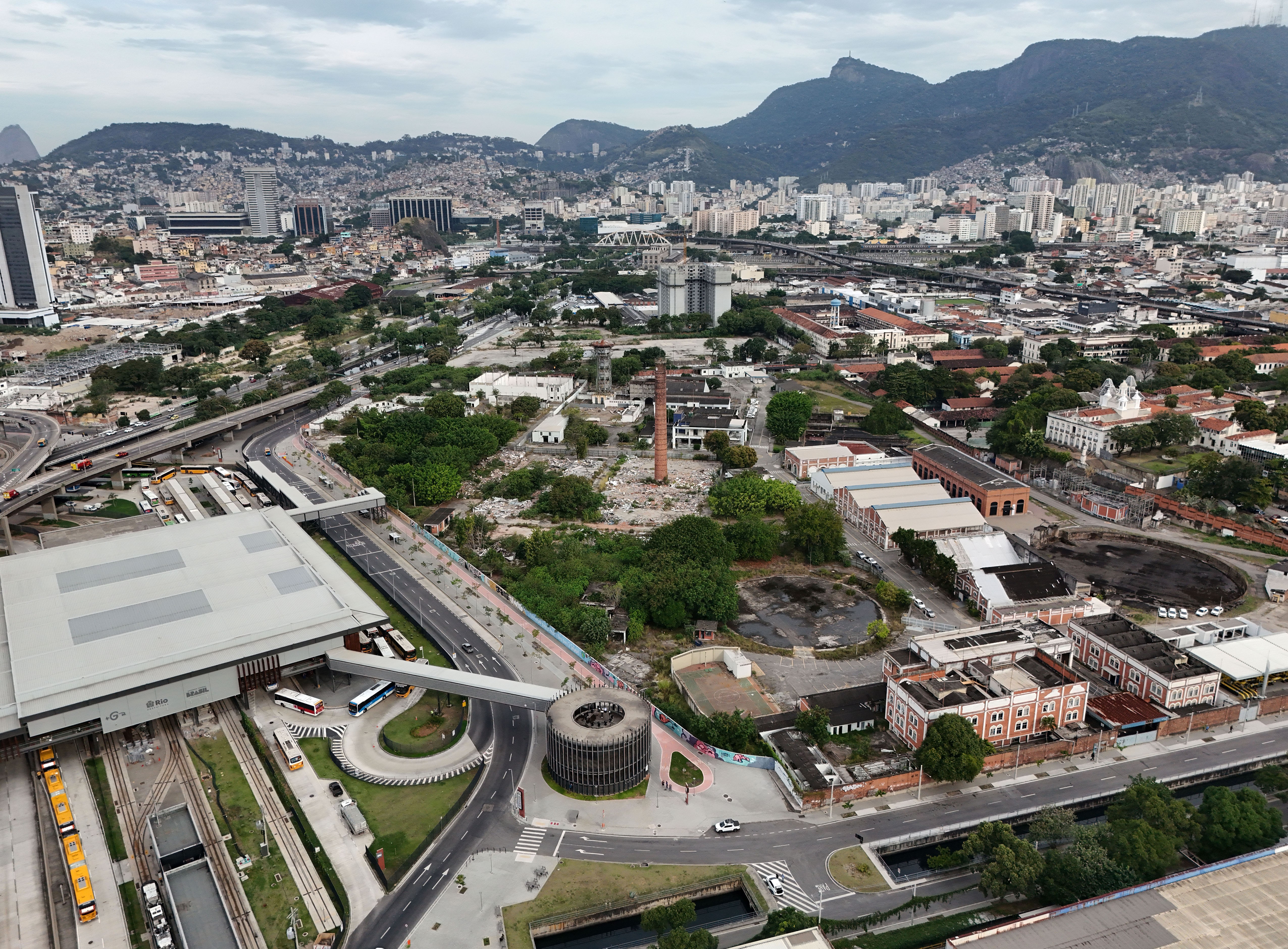 indefinições persistem no terreno do estádio do Flamengo após um ano