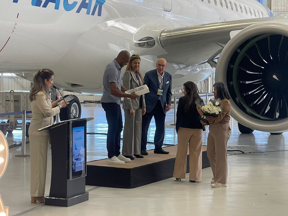 Jailson, ex-goleiro do Palmeiras, participa de homenagem da Embraer aos donos da Crefisa — Foto: Thiago Ferri