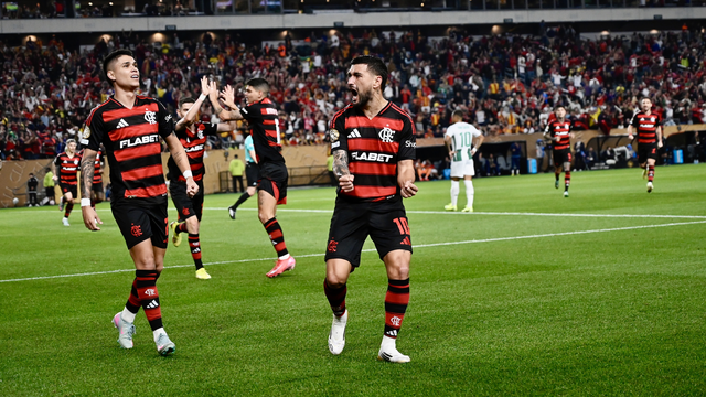 Arrascaeta comemora gol em Flamengo x Espérance