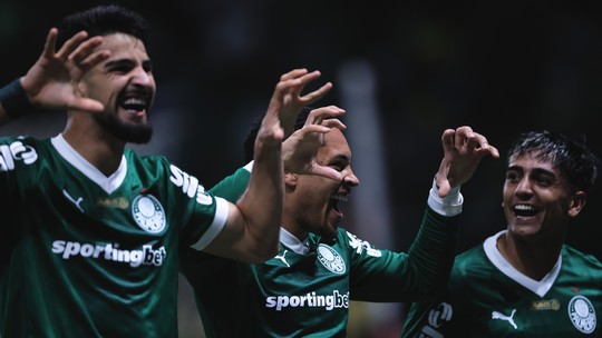 Time tem arrancada após queda para rival e acumula gols com Flaco e Roque; veja raio-x - Verdão ainda não perdeu após eliminação para o Corinthians na Copa do Brasil, anotou 15 gols, sofreu apenas três e colou na liderança do Brasileirão; agora, missão é pela Libertadores