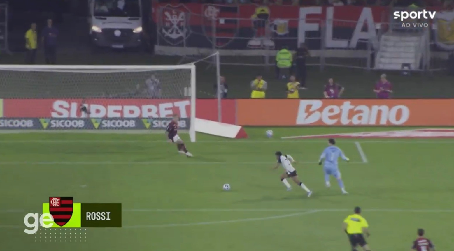 Varela revela estratégia para impedir gol de Rony em Flamengo x Atlético-MG.