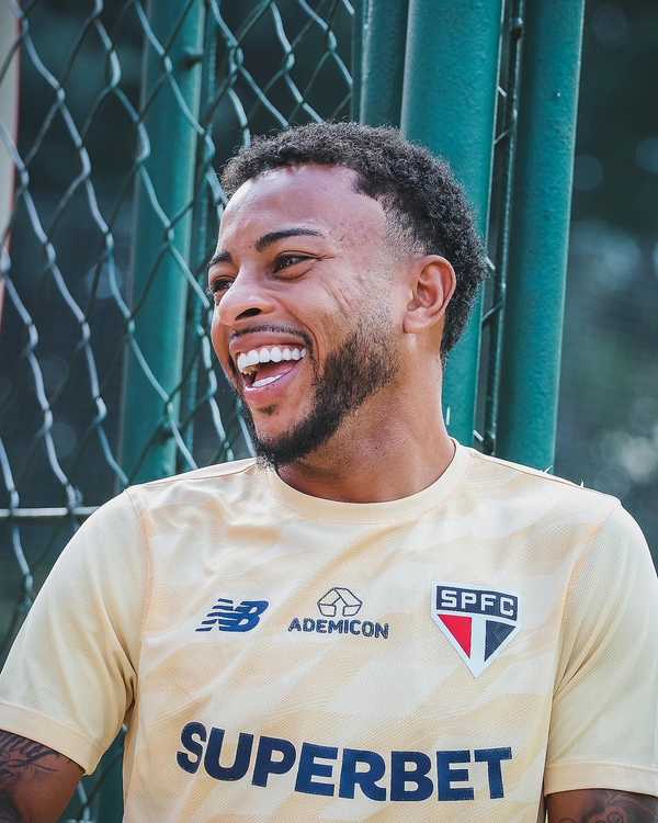 Welington se despede do São Paulo e embarca para a Inglaterra neste sábado