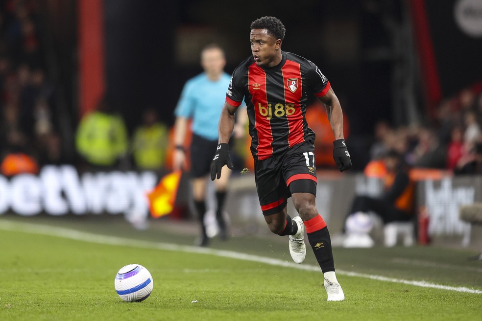 Luís Sinisterra em ação pelo Bournemouth, da Inglaterra — Foto: Robin Jones/ AFC Bournemouth