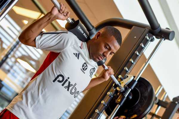 Preocupação no Flamengo: De la Cruz e Cebolinha não treinam para jogo crucial.