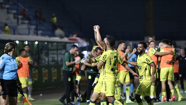 Guilherme Biro comemora gol do Mirassol contra o CRB