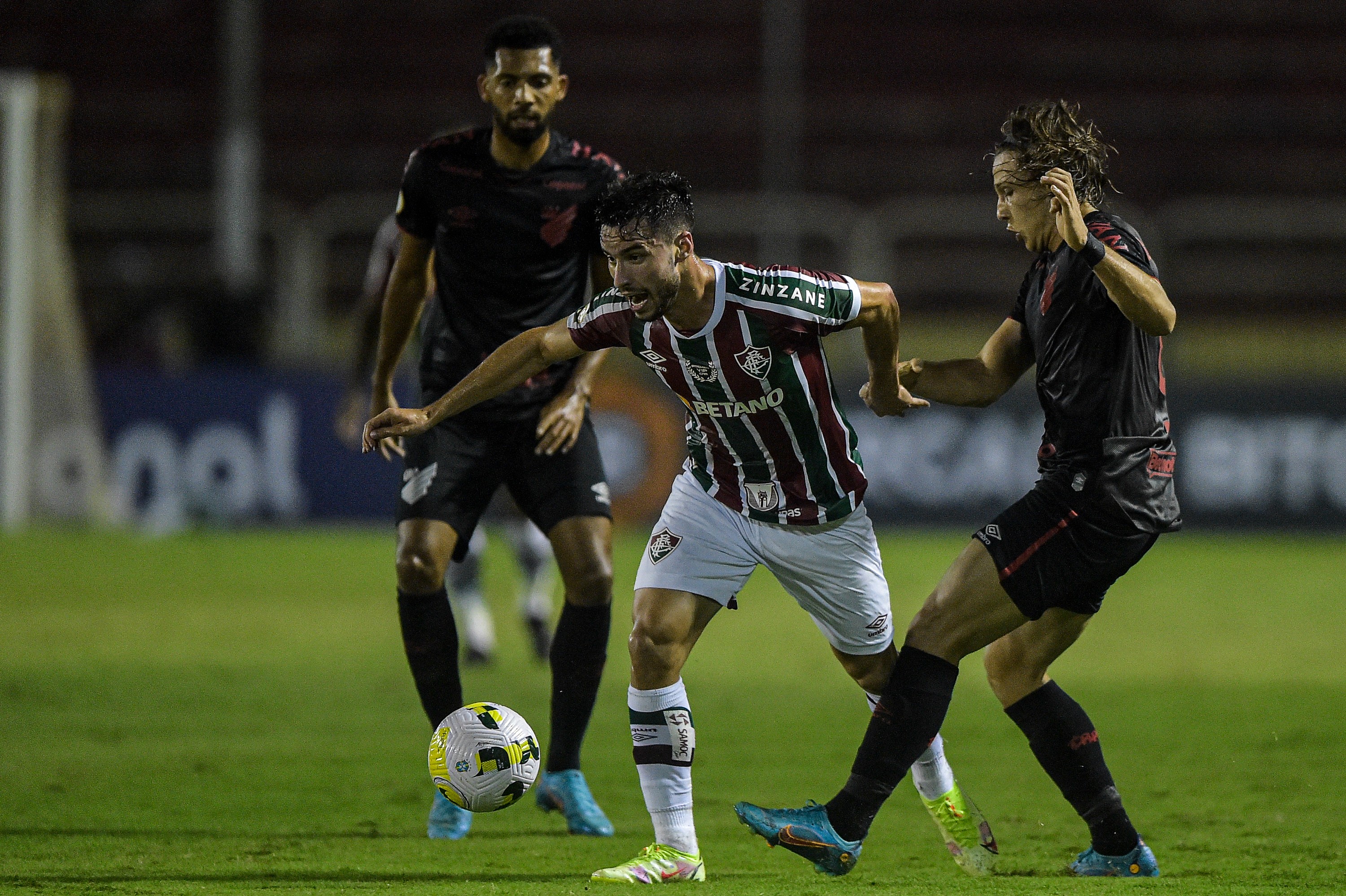 Athletico perde para o Fluminense e segue sem pontuar fora de casa no ...