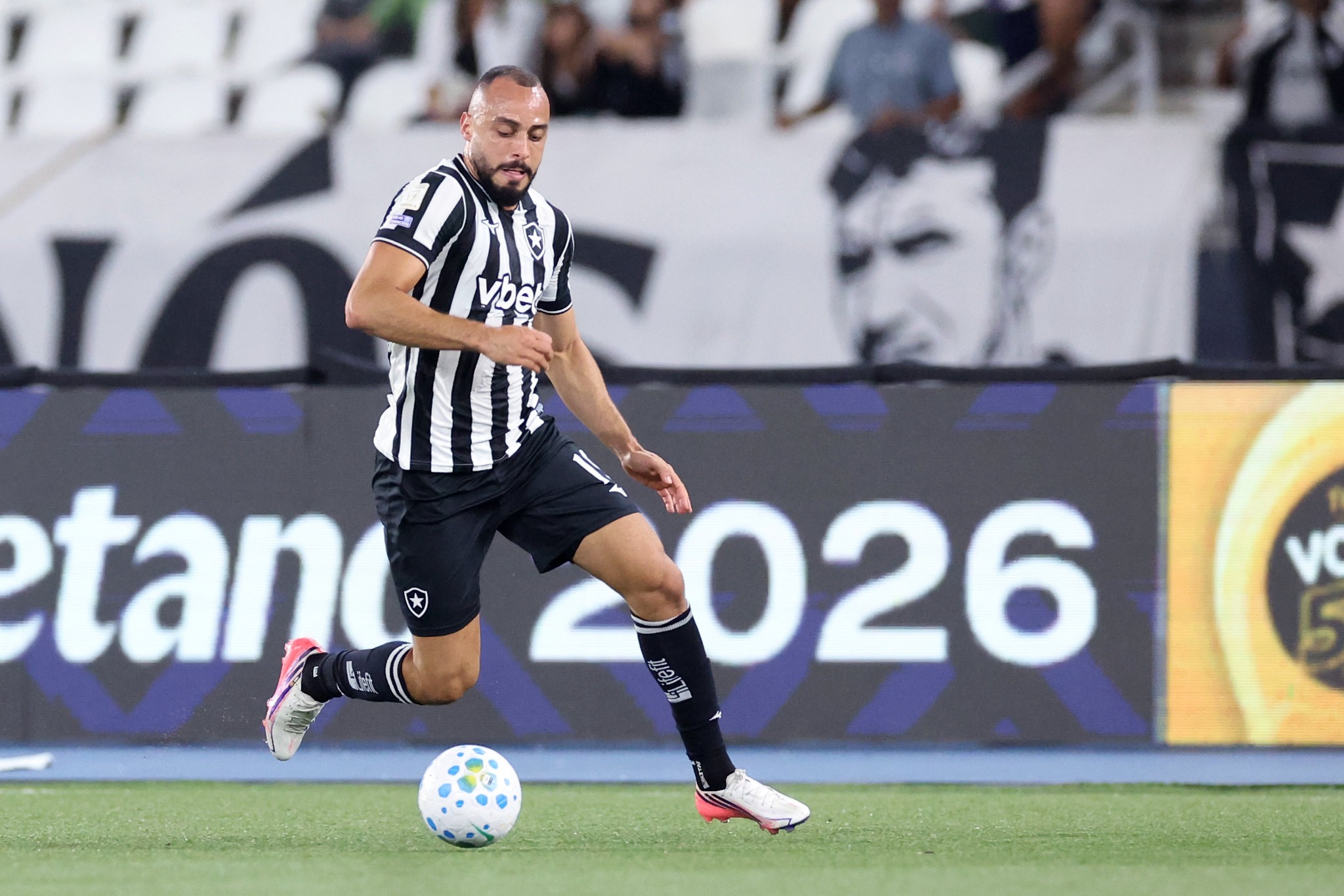 Arthur Cabral ou Tiquinho? Entenda como Tite vê opções para o ataque do Botafogo
