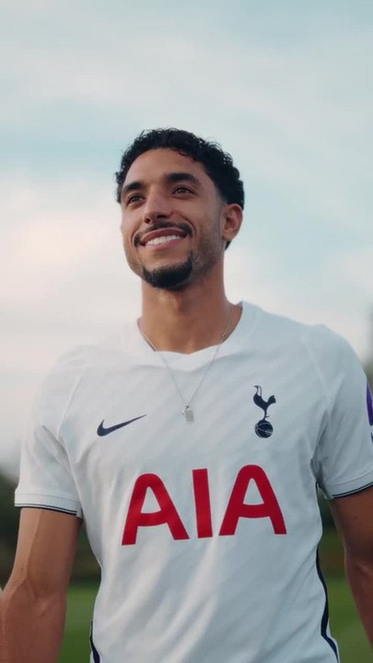 Tottenham anuncia a contratação de Omar Marmoush, do Manchester City