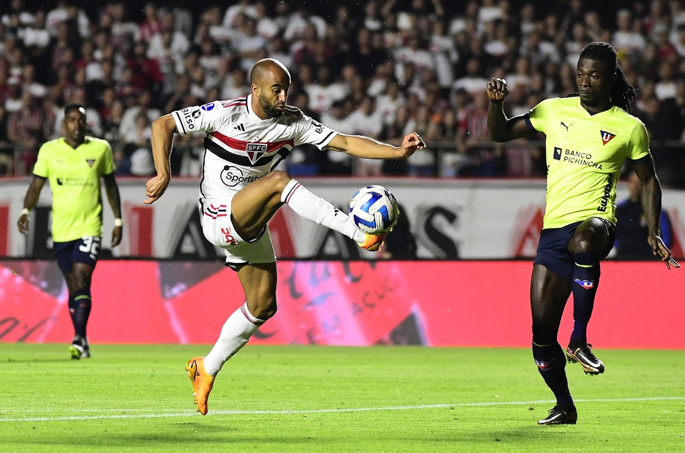 Lucas tem sido protagonista do São Paulo desde a chegada — Foto: Marcos Ribolli