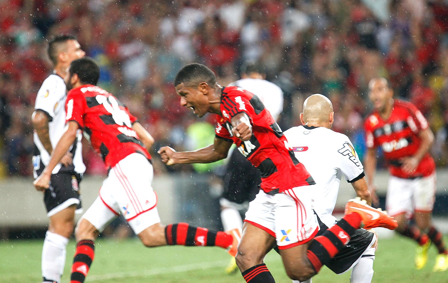 Marcio Araújo recorda gol decisivo no clássico entre Flamengo e Vasco.