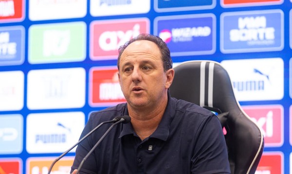 Rogério Ceni em entrevista coletiva após Atlético-MG x Bahia — Foto: Catarina Brandão/ EC Bahia