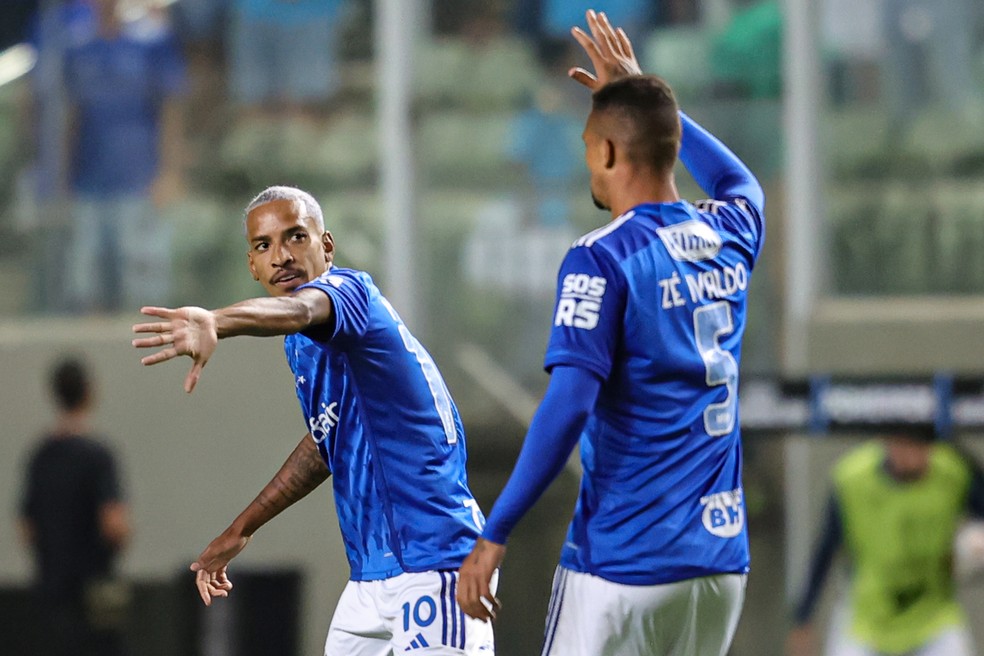 Matheus Pereira, do Cruzeiro, comemora gol no Unión La Calera — Foto: Gilson Lobo/AGIF