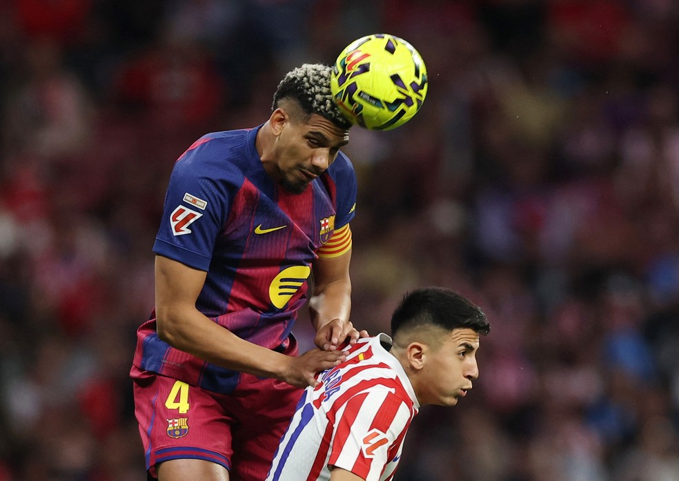 Ronald Araújo durante partida pelo Barcelona