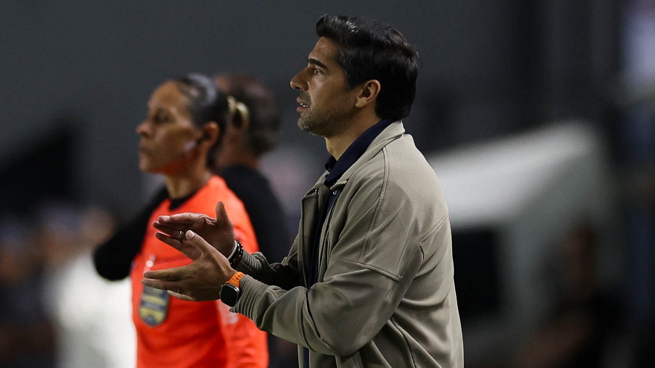 "Não vamos abrir mão de nada" — Palmeiras seca Flamengo para depender apenas de si, e Abel diz