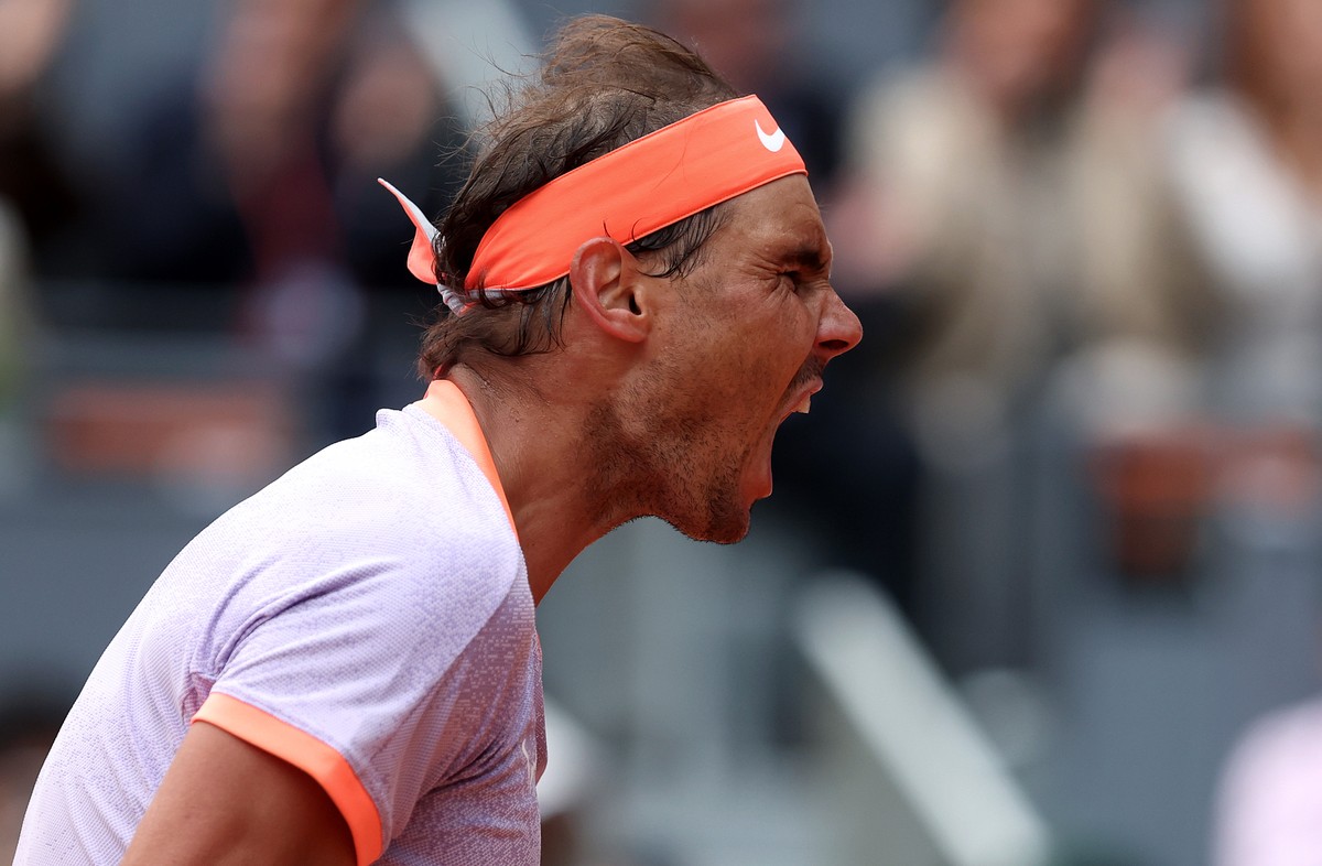Nadal helps fan, gives shirt to opponent and advances to the round of 16 at the Madrid Open |  tennis