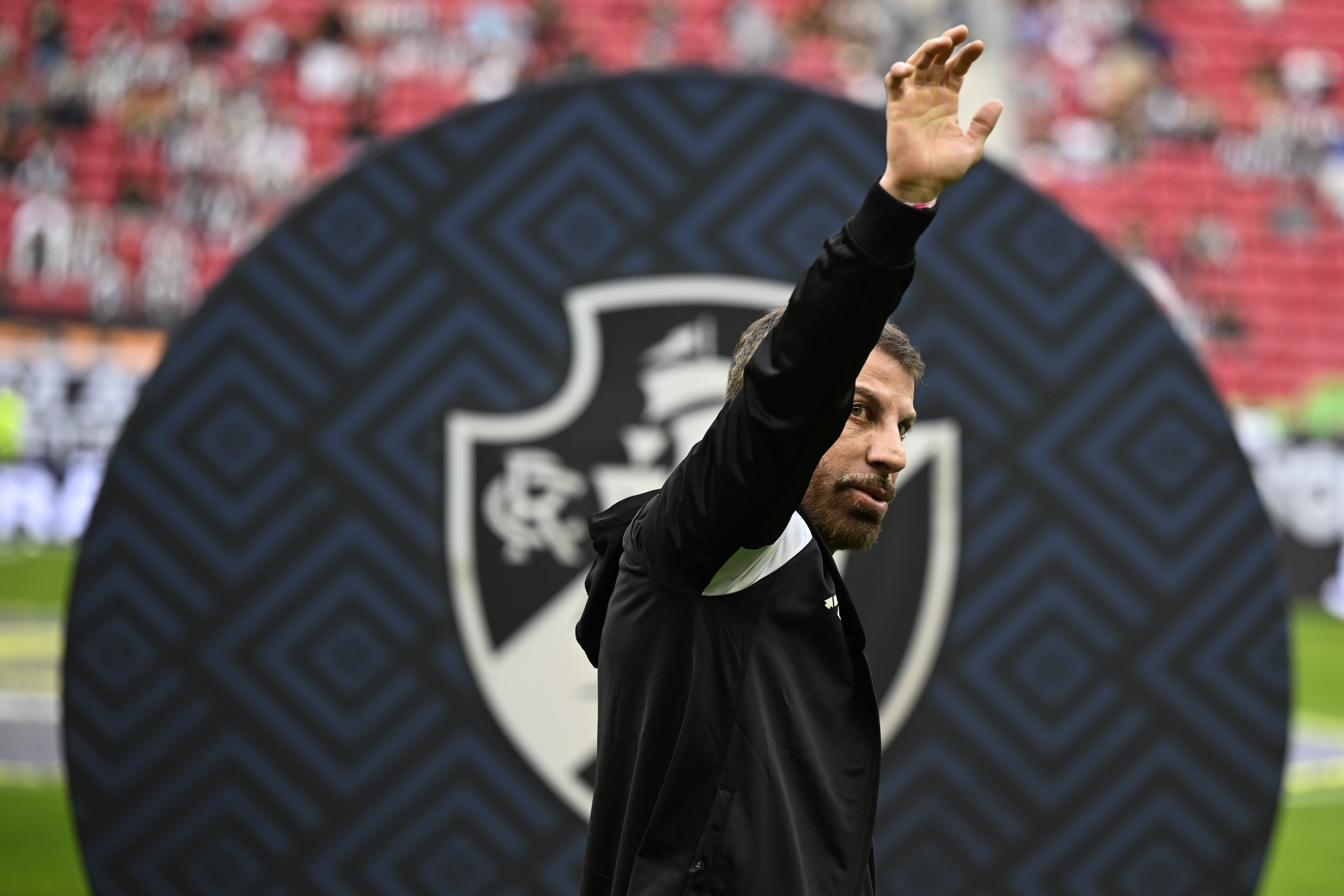 Vasco reaveria ações da 777 por R$ 1 mil? Citado por Pedrinho, Salgado nega e diz: 