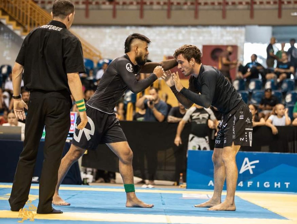 Casal niteroiense conquista com jiu-jitsu o Golden Visa dos