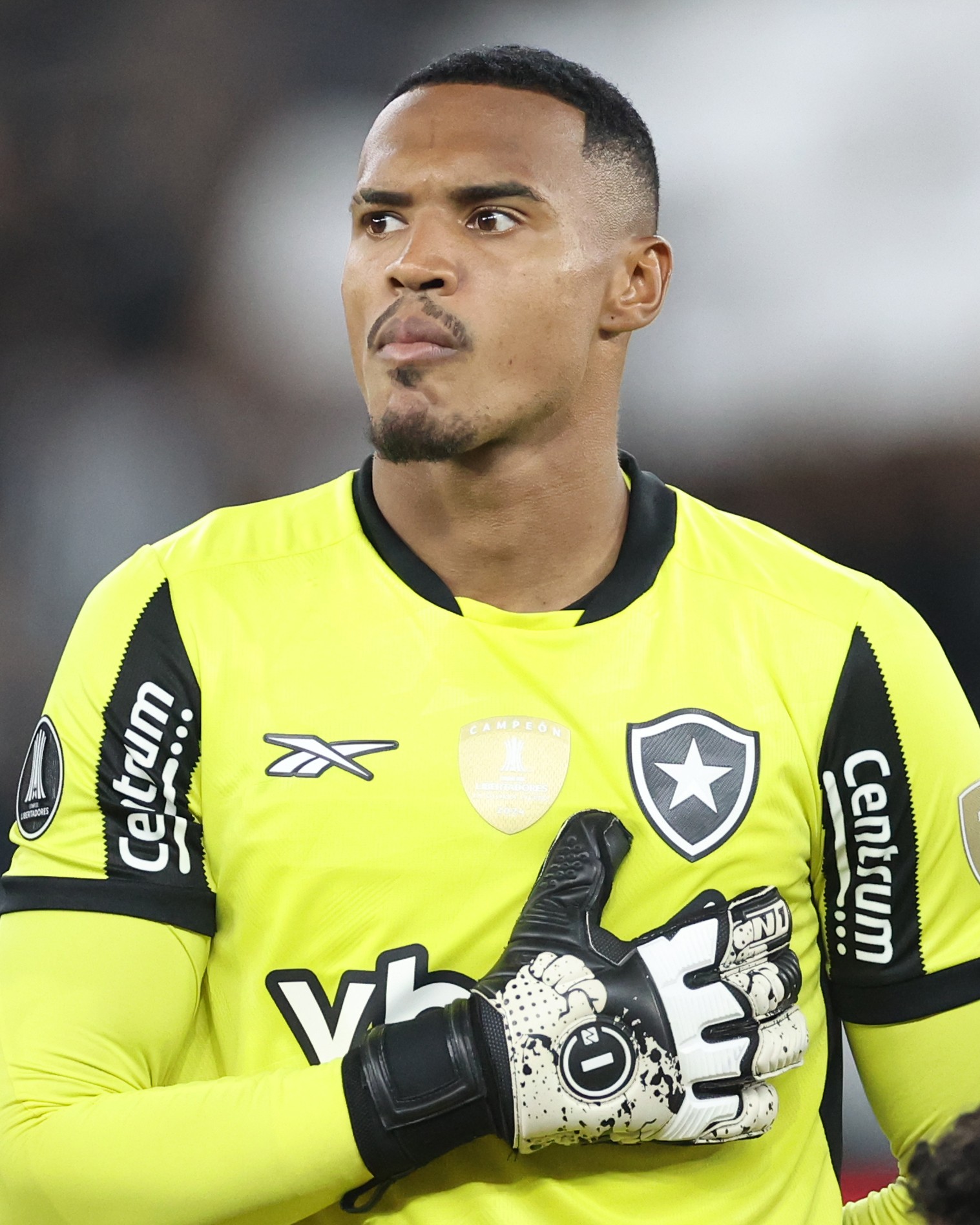 Botafogo acerta a venda de John para o Nottingham Forest