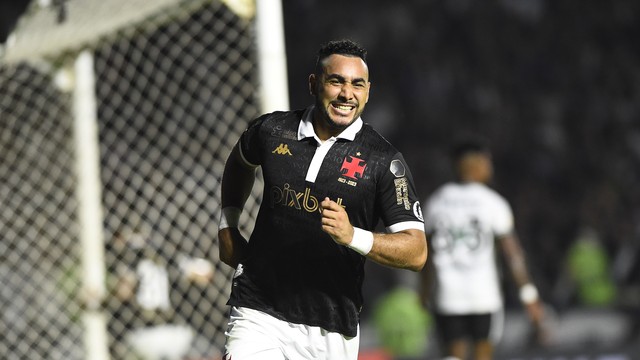 Payet em atua��o em Vasco e Coritiba