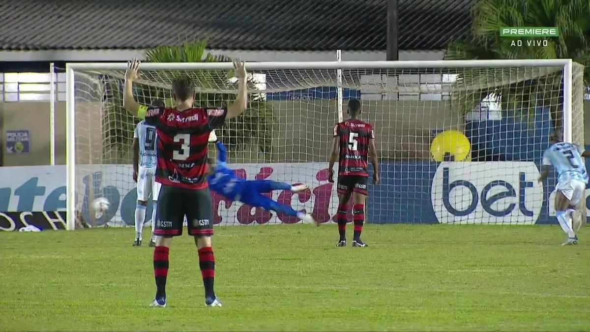 Marroquim confirma negociação do CRB com Matheus Albino 