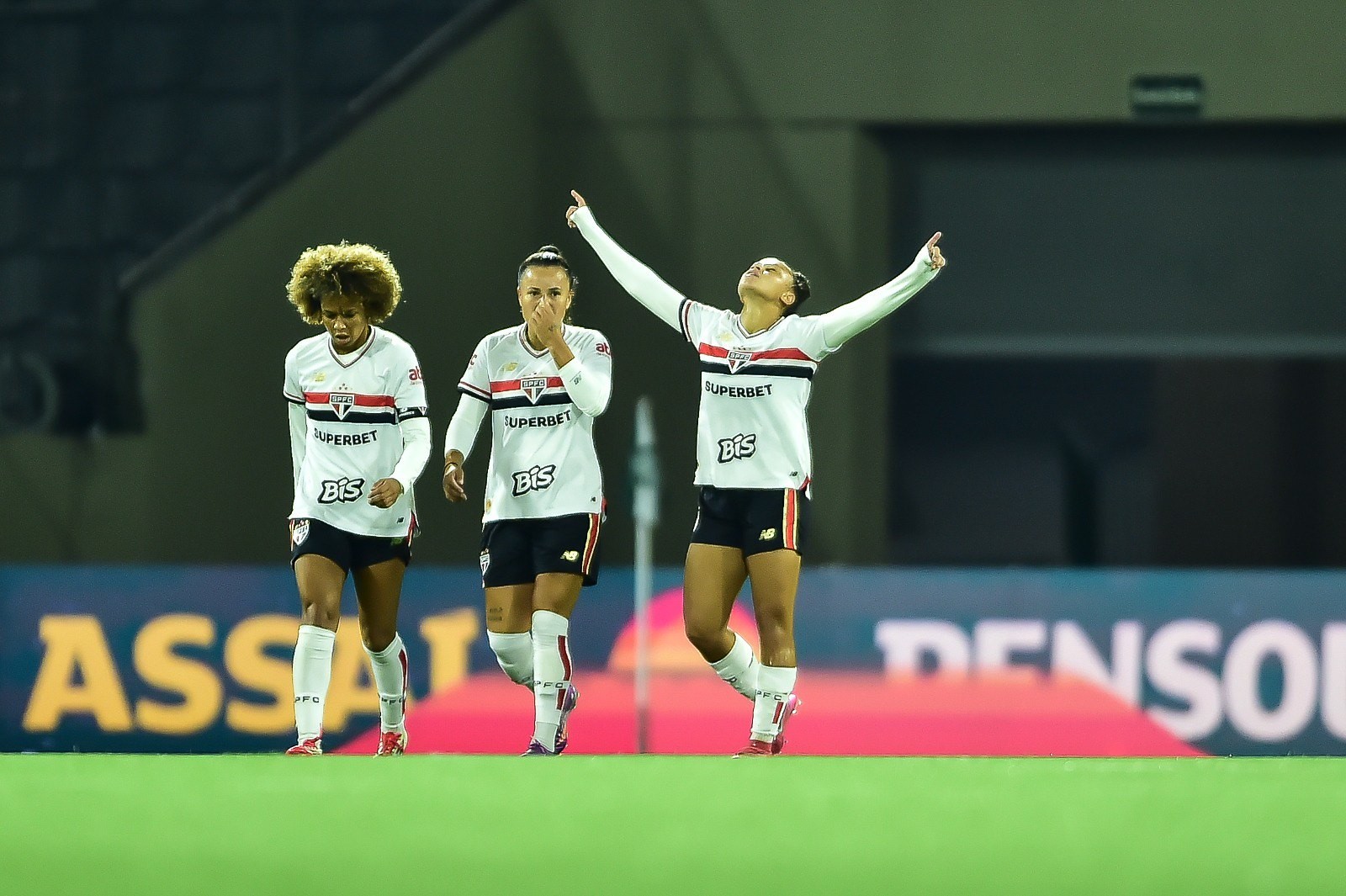 Treinador Thiago Viana elogia vitória contra o Palmeiras pelo Brasileirão Feminino