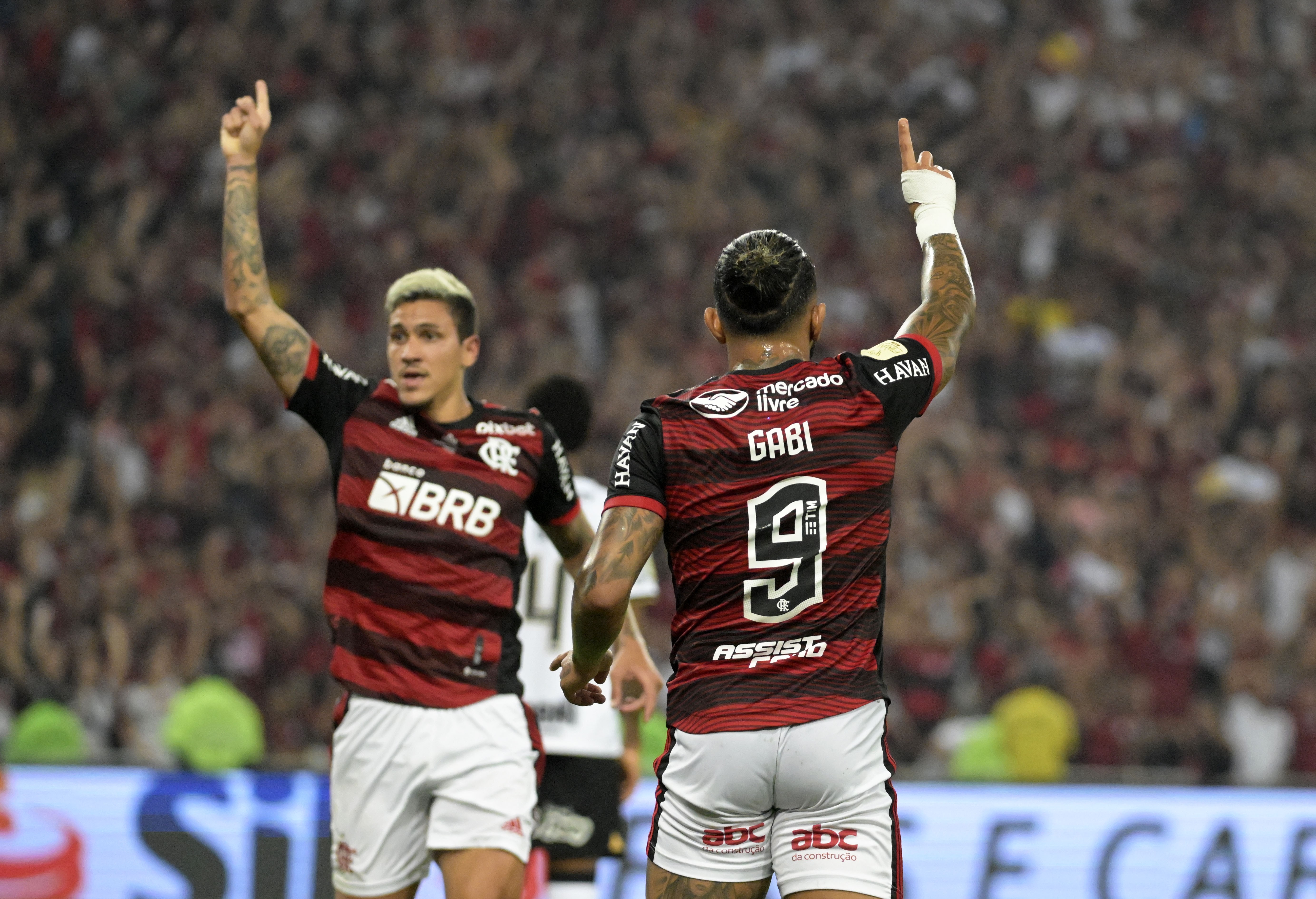 Pedro desafia ex-atacante do Flamengo em busca de marcas de Gabigol.