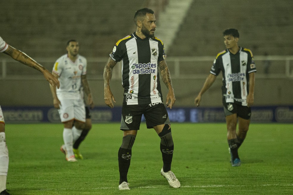 H&aacute; mais tempo no clube, Jean Patrick conviveu com les&otilde;es &mdash; Foto: Renn&ecirc; Carvalho/ABC