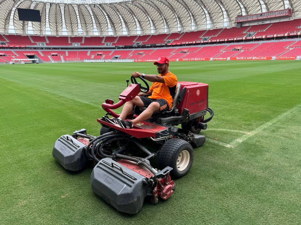 Walter Aciar é o responsável por consultoria no gramado do Beira-Rio — Foto: Arquivo pessoal