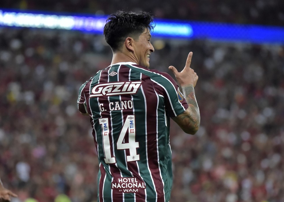 Com quatro gols de Cano, Fluminense faz 7 a 0 e vai à final do Carioca -  Superesportes