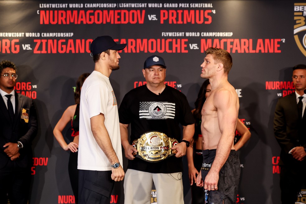 Usman Nurmagomedov defende cintur&atilde;o dos leves contra ex-campe&atilde;o Brent Primus &mdash; Foto: Bellator MMA/Lucas Noonan