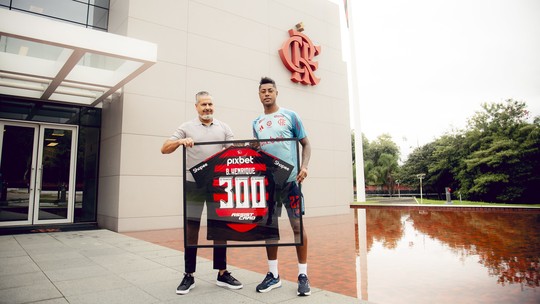 Flamengo homenageia Bruno Henrique e Luiz Araújo no Ninho - Foto: (Adriano Fontes/Flamengo)