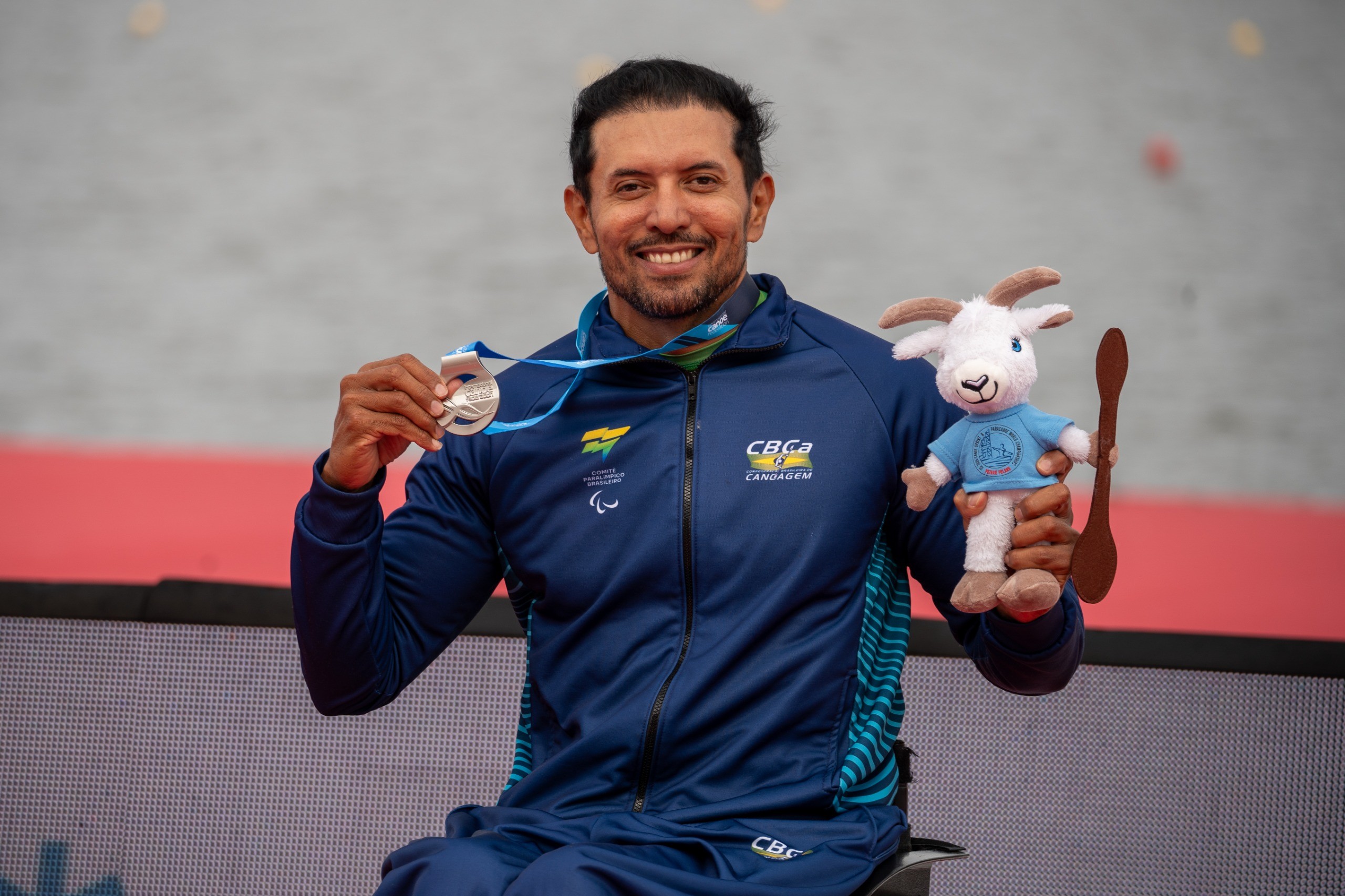 Luís Carlos Cardoso conquista a prata no Mundial de Paracanoagem 2026, na Polônia