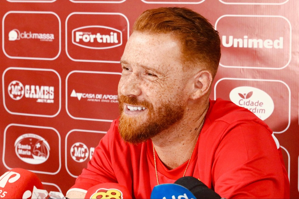 Souza se despediu do futebol com a camisa do América-RN — Foto: Augusto César Gomes