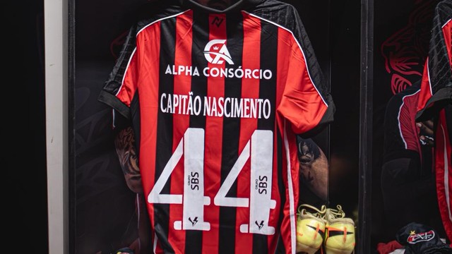 Vitória faz homenagem a Wagner Moura com nomes de personagens no uniforme