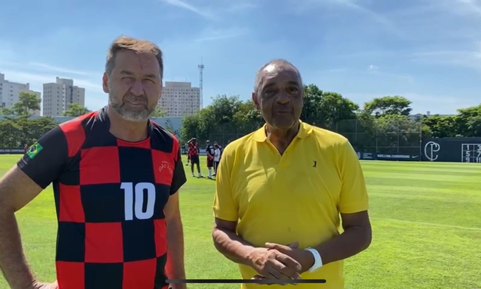 Augusto Melo e Basílio em evento no CT do Corinthians — Foto: Bruna Basílio