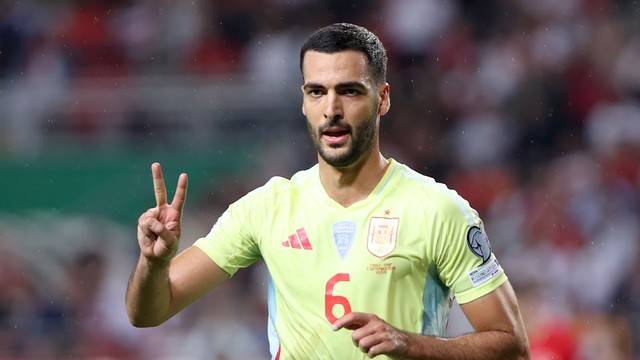 Merino gesticula que fez dois, mas acabou marcando tr&ecirc;s na goleada da Espanha sobre a Turquia